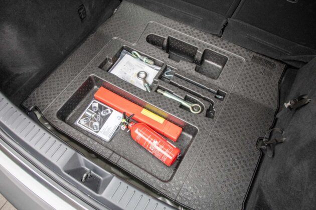 Mazda CX-30 - schowek pod bagażnikiem