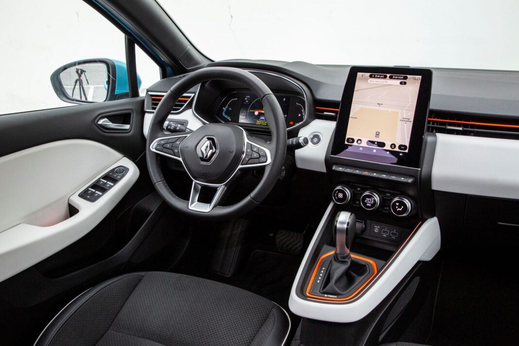 Renault Clio - kokpit