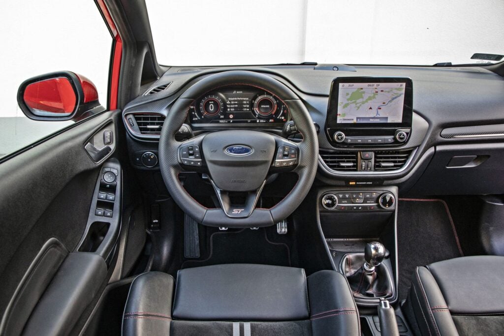 Ford Fiesta ST - deska rozdzielcza