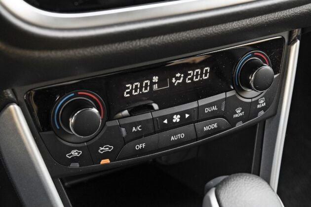 Suzuki SX4 S-Cross Hybrid - klimatyzacja