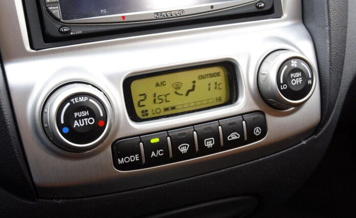 Jak używać klimatyzacji by szybko schłodzić wnętrze auta