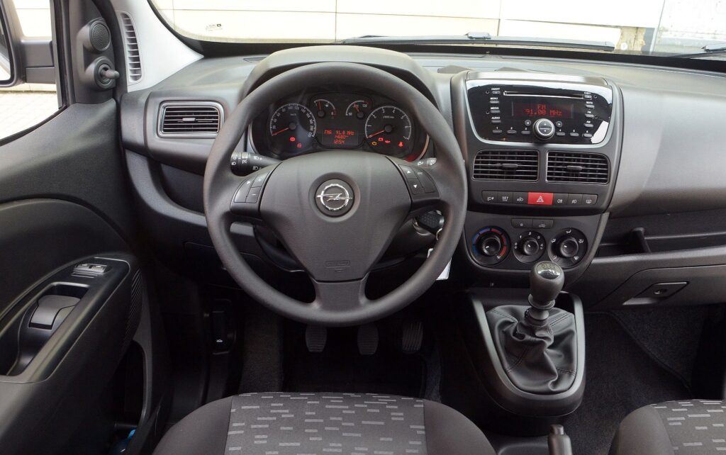 Opel Combo D deska rozdzielcza