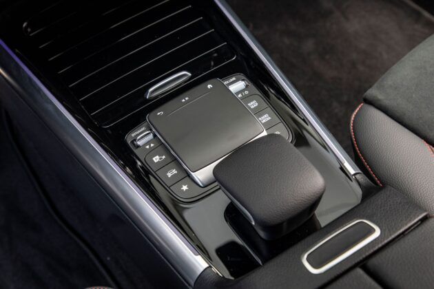 Mercedes GLA - panel dotykowy