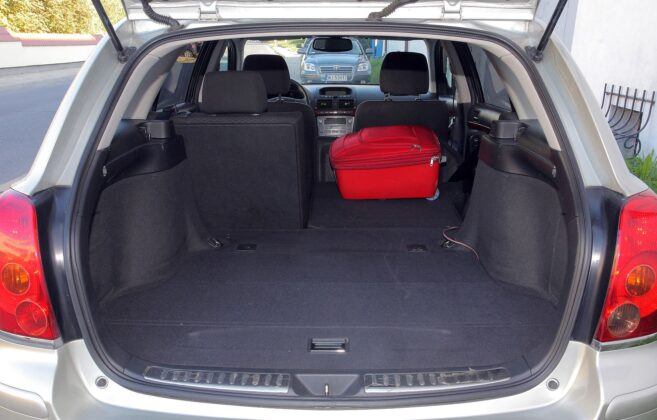 Toyota Avensis II bagażnik