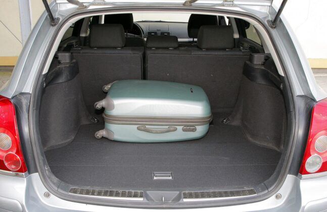 Toyota Avensis II bagażnik