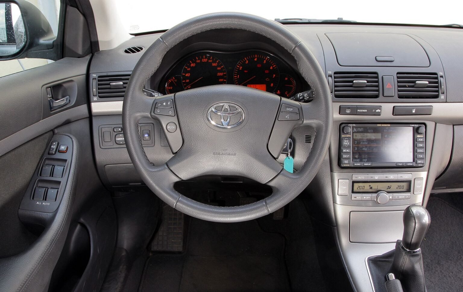 Używana Toyota Avensis II (20032008) opinie, dane