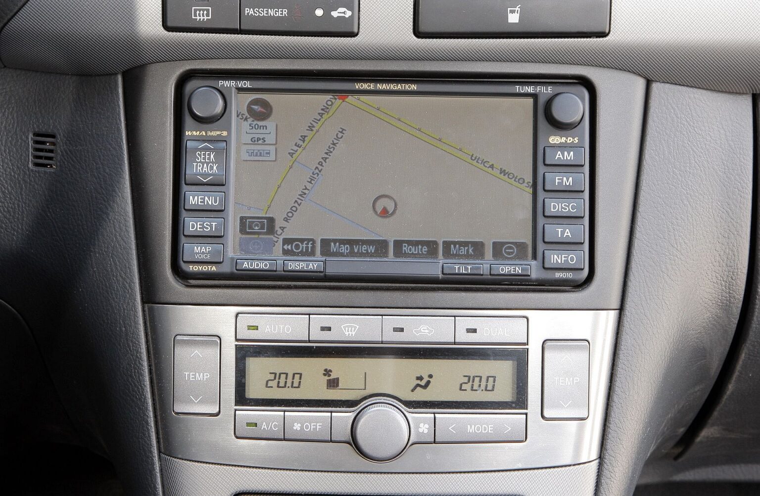 Używana Toyota Avensis II (20032008) opinie, dane