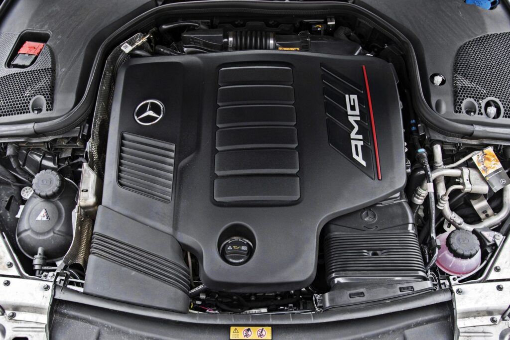 Mercedes klasy E - silnik