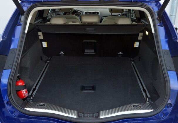 Ford Mondeo V bagażnik (8)