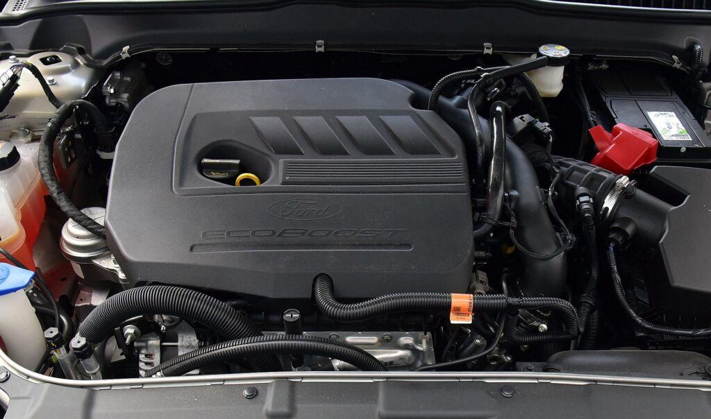 Ford Mondeo V silnik (2)