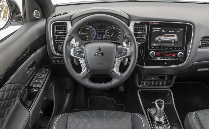 Mitsubishi Outlander III deska rozdzielcza (4)