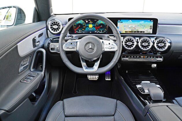 Mercedes CLA Coupe - deska rozdzielcza