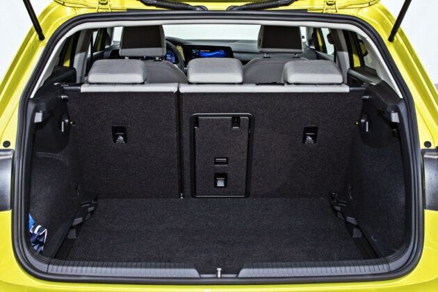 VW Golf VIII - bagażnik