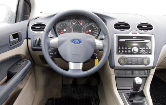 Ford Focus II deska rozdzielcza