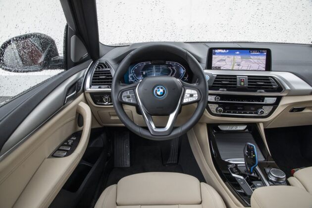 BMW iX3 - test (2021) - deska rozdzielcza