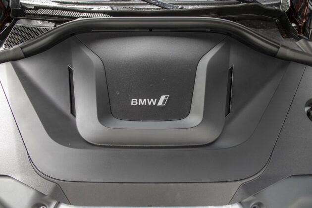 BMW iX3 - test (2021) - pod maską