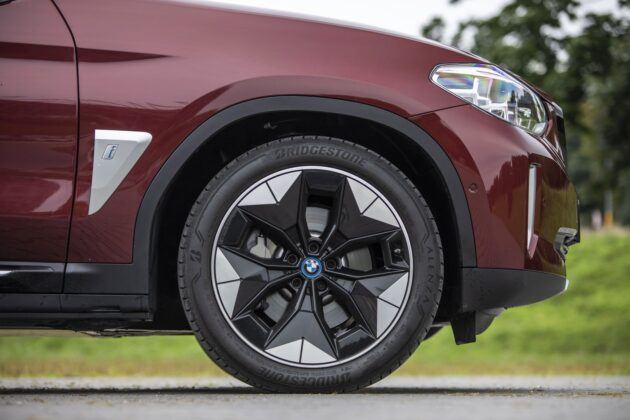 BMW iX3 - test (2021) - 18-centymetrowy prześwit