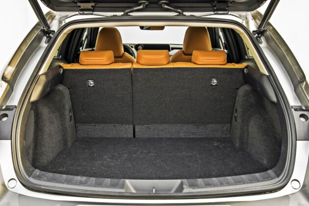 Lexus UX 300e - bagażnik