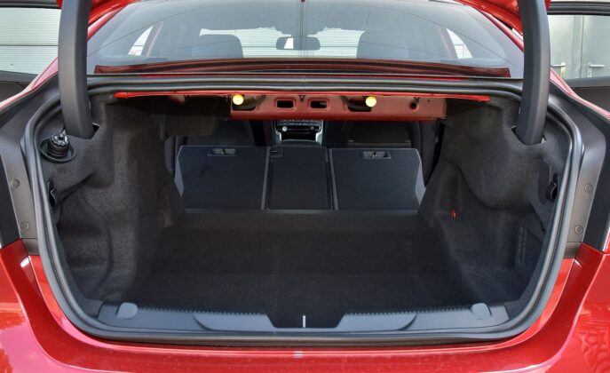 Jaguar XE - bagażnik