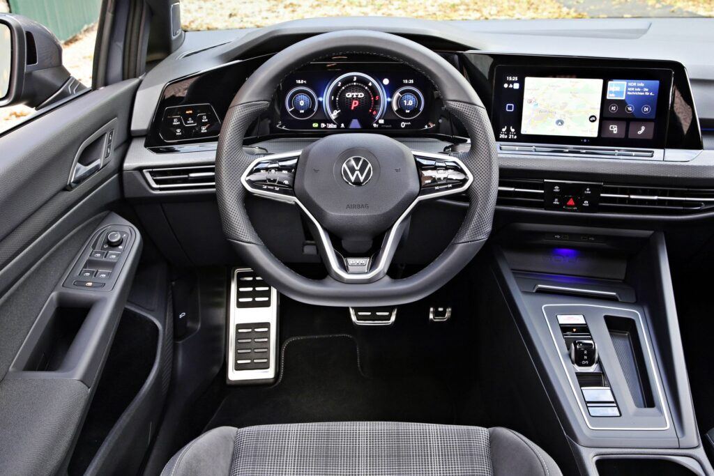 VW Golf GTD - deska rozdzielcza