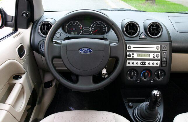 Ford Fiesta VI deska rozdzielcza