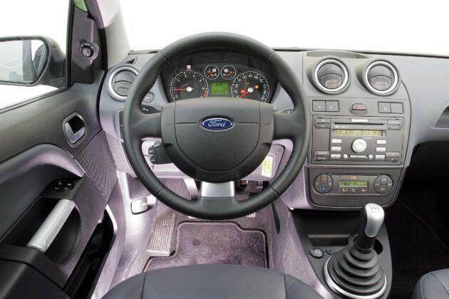 Ford Fiesta VI deska rozdzielcza