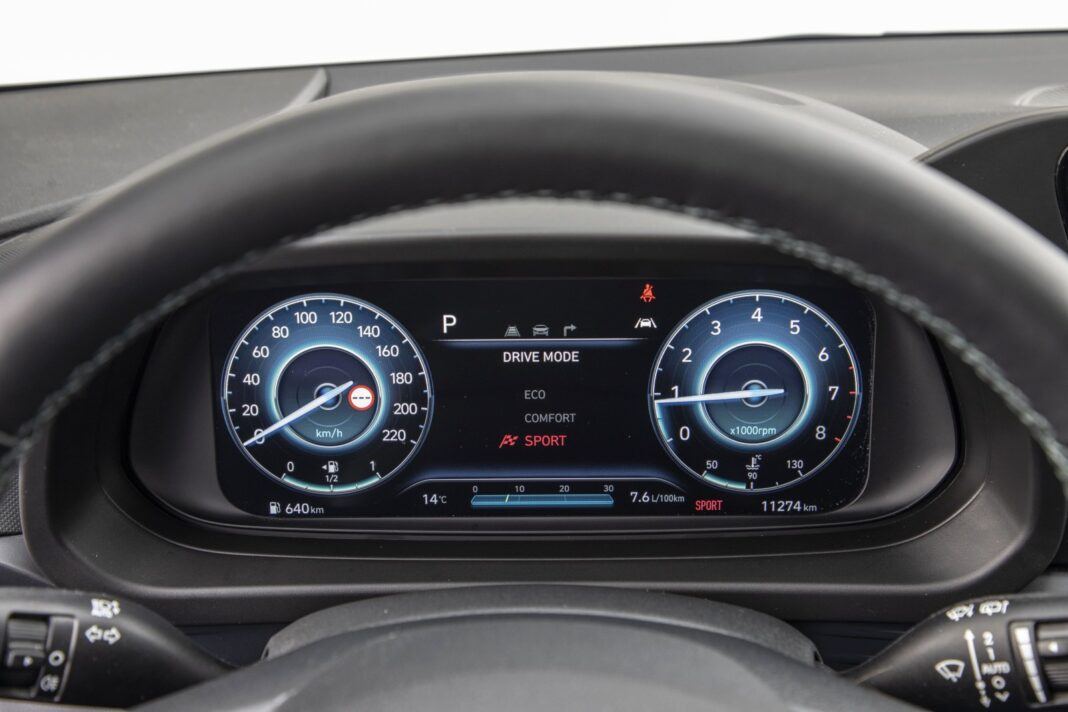 Hyundai Bayon (2021) - test - cyfrowe wskaźniki, zegary