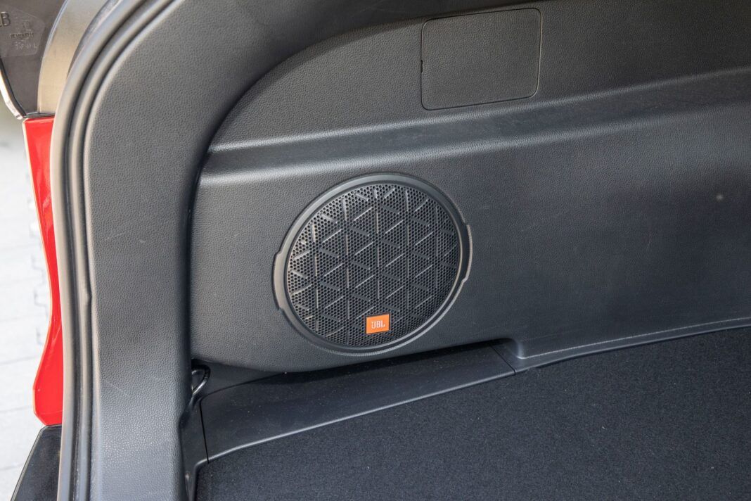 Toyota RAV4 Plug-in Hybrid - audio