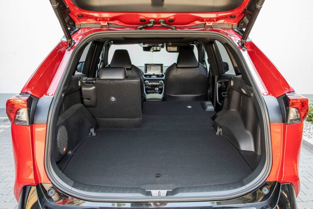 Toyota RAV4 Plug-in Hybrid - bagażnik