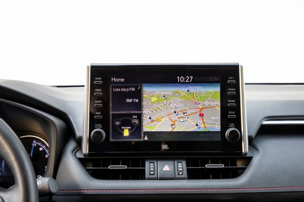 Toyota RAV4 Plug-in Hybrid - ekran centralny