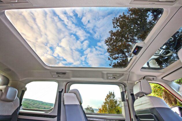 VW Multivan - szklany dach