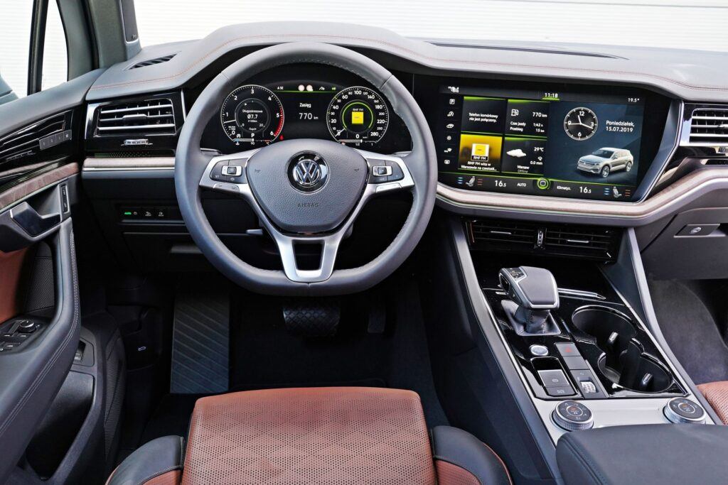 VW Touareg - deska rozdzielcza