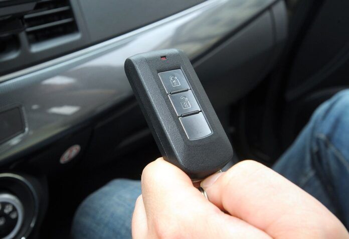 Jak awaryjnie uruchomić samochód gdy padnie bateria w kluczyku