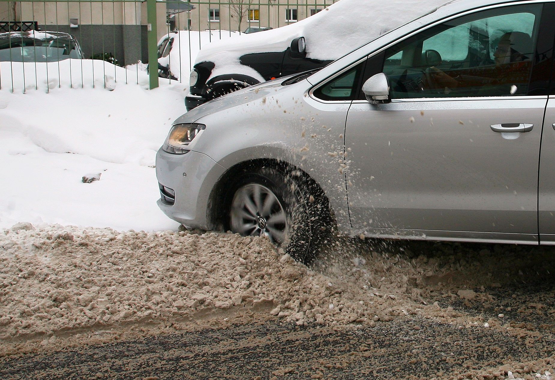 Jak Wyjechać Autem Z Zaspy? Co Zrobić, Gdy Samochód Utknie W Śniegu?