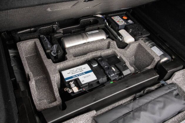 Volvo XC60 T8 - pod bagażnikiem