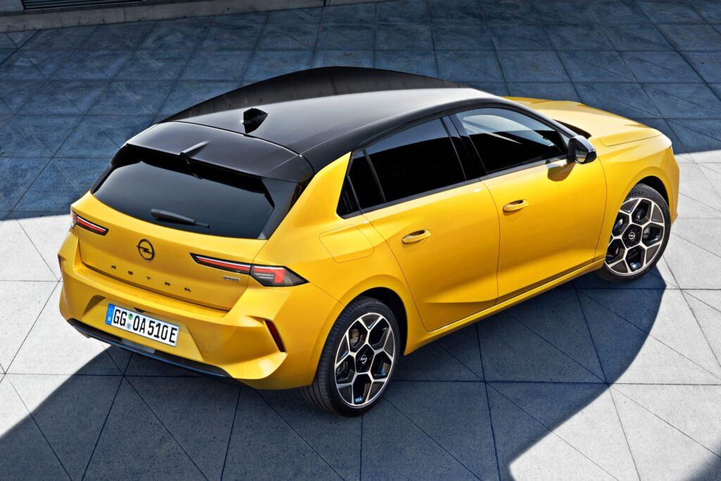 Nowy Opel Astra - tył