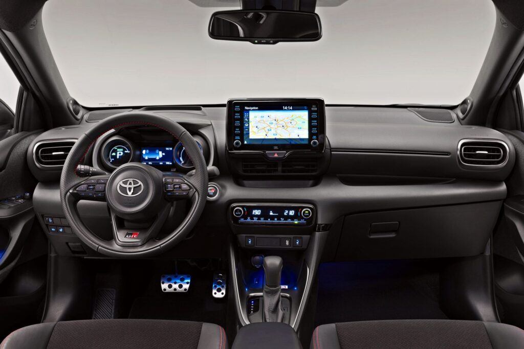 Toyota Yaris GR Sport - wnętrze