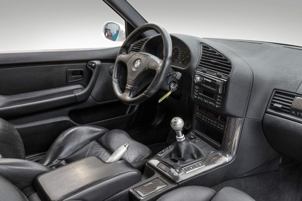 BMW serii 3 E36 z silnikiem V12
