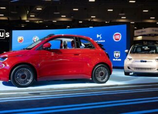 Fiat 500e na targach CES 2022 promuje elektromobilność i walkę z pandemią