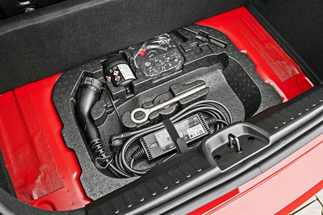 Fiat 500e RED - bagażnik