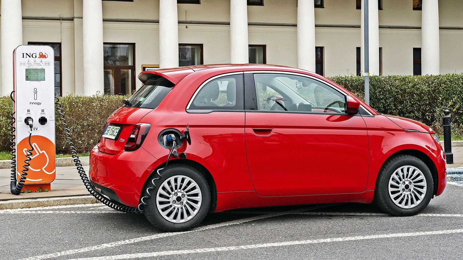 Fiat 500e RED - ładowanie