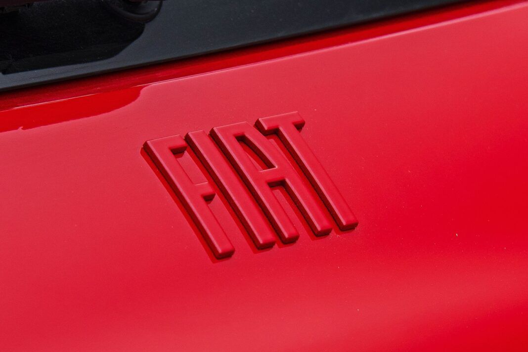 Fiat 500e RED - emblemat