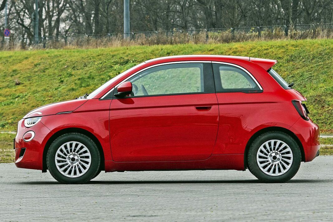 Fiat 500e RED - bok