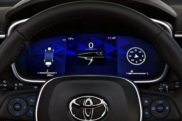 Toyota Corolla Cross - cyfrowe zegary