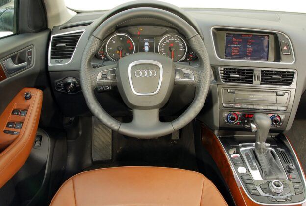 Audi Q5 8R deska rozdzielcza