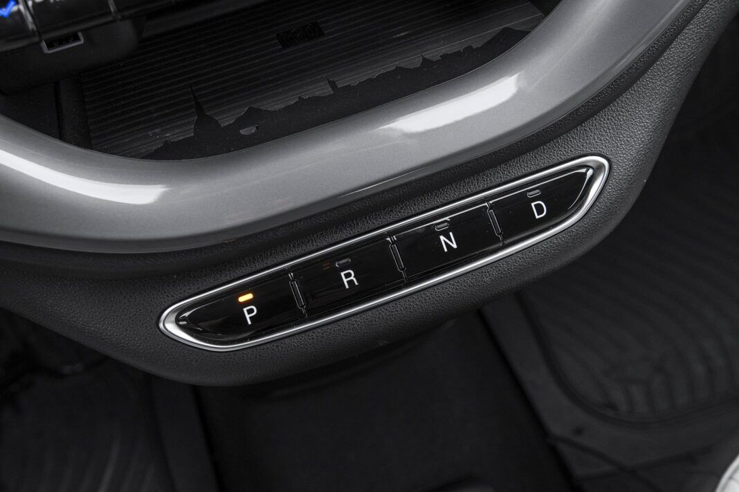 Fiat 500 3+1 (2022) – test – przyciski skrzyni biegów