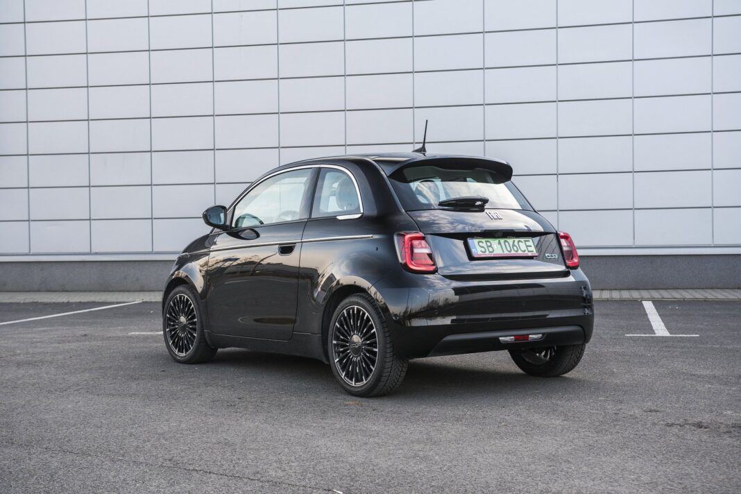 Fiat 500 3+1 (2022) – test – tył