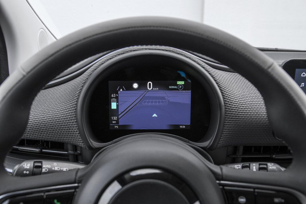 Fiat 500 3+1 (2022) – test – cyfrowe zegary z widokiem mapy