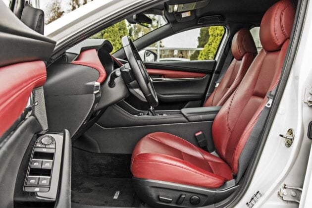 Mazda 3 Hatchback - fotele przednie