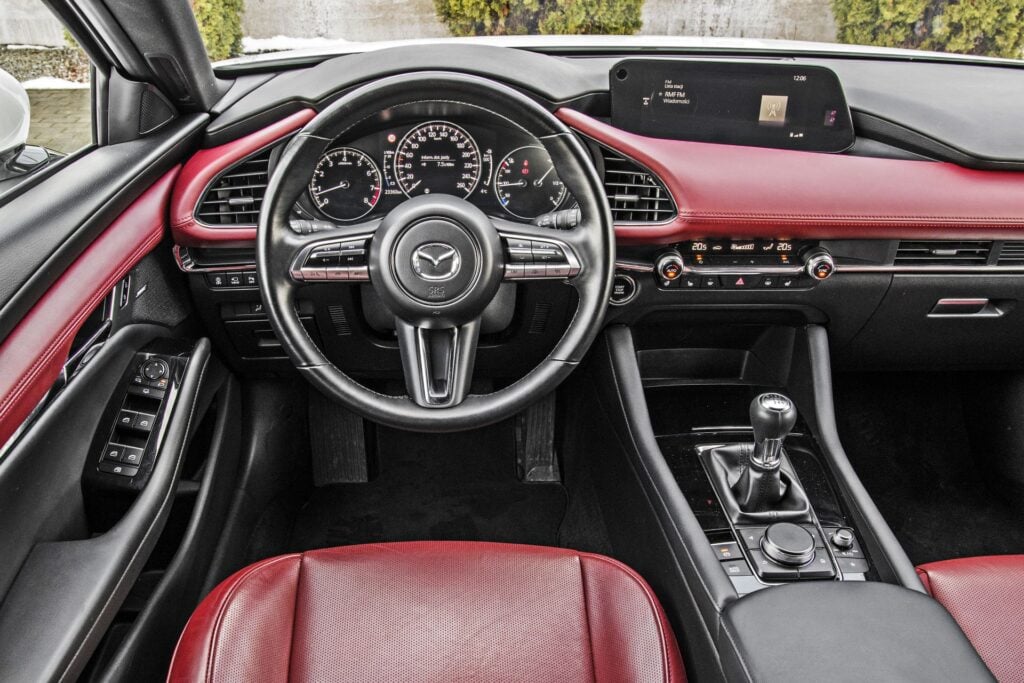 Mazda 3 - deska rozdzielcza